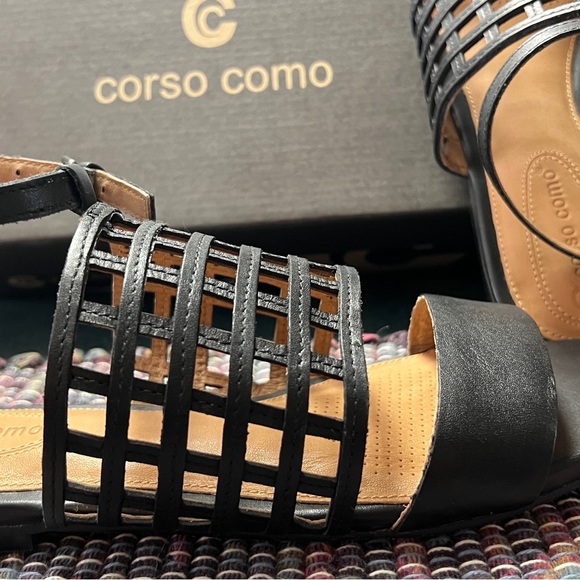 Cushioned sole sandals, NWOT - Picture 3 of 5